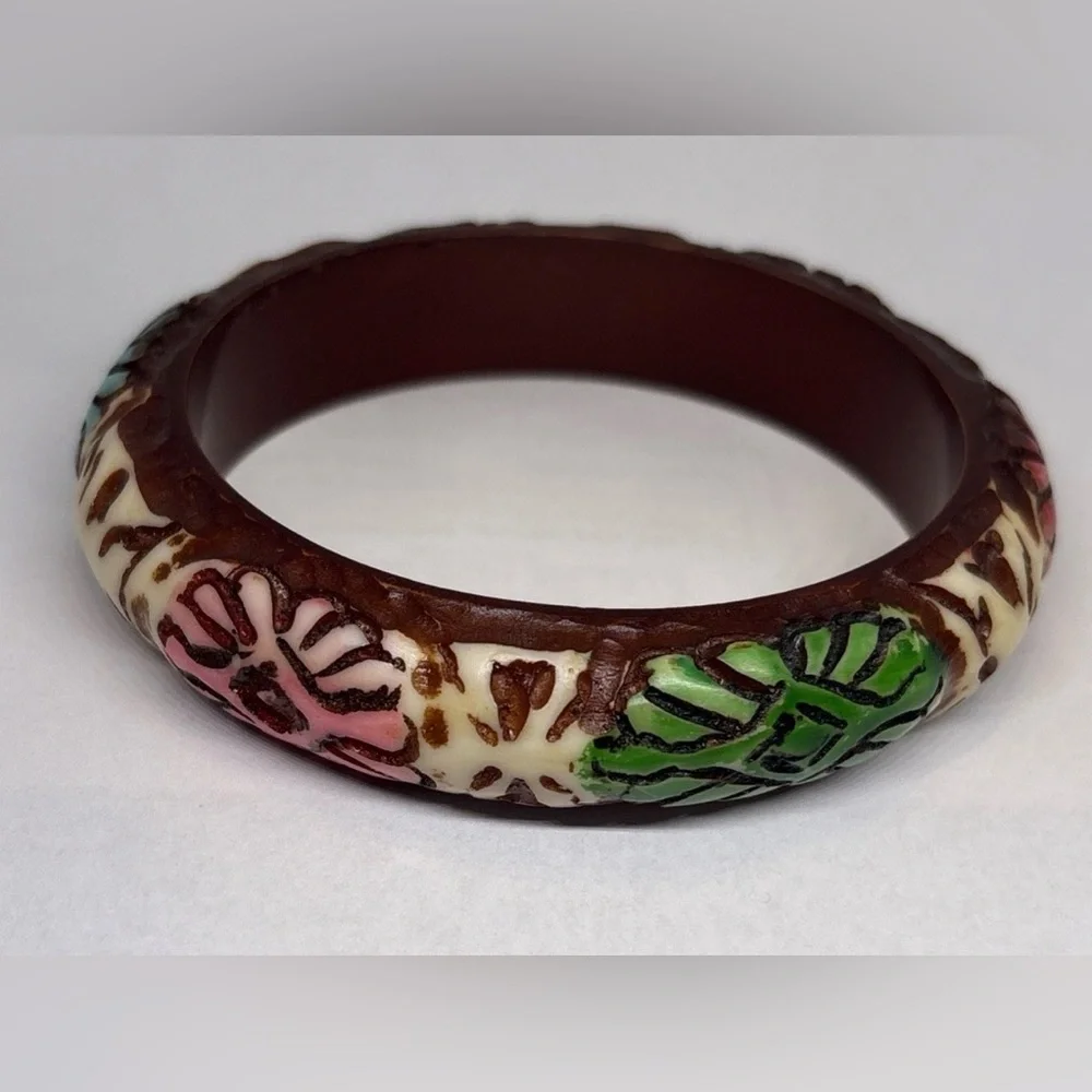 N/A vintage carved